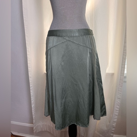 CLUB MONACO mint sage green midi skirt. Soft satin flirty feminine Size 6 - Picture 4 of 13
